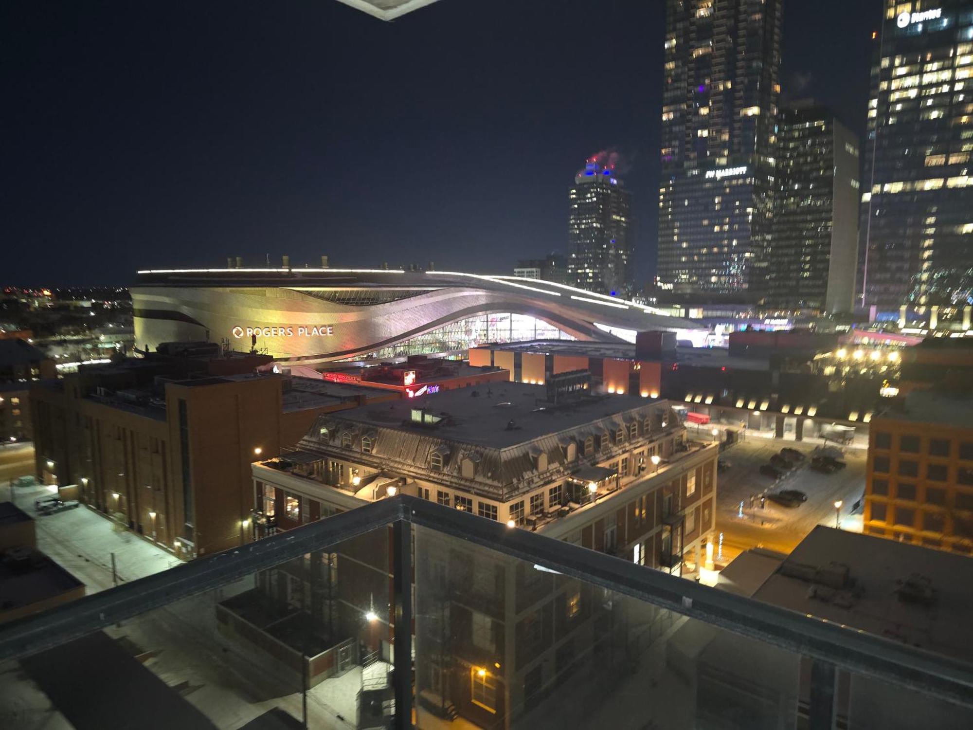 Edmonton Ice District Condo 외부 사진